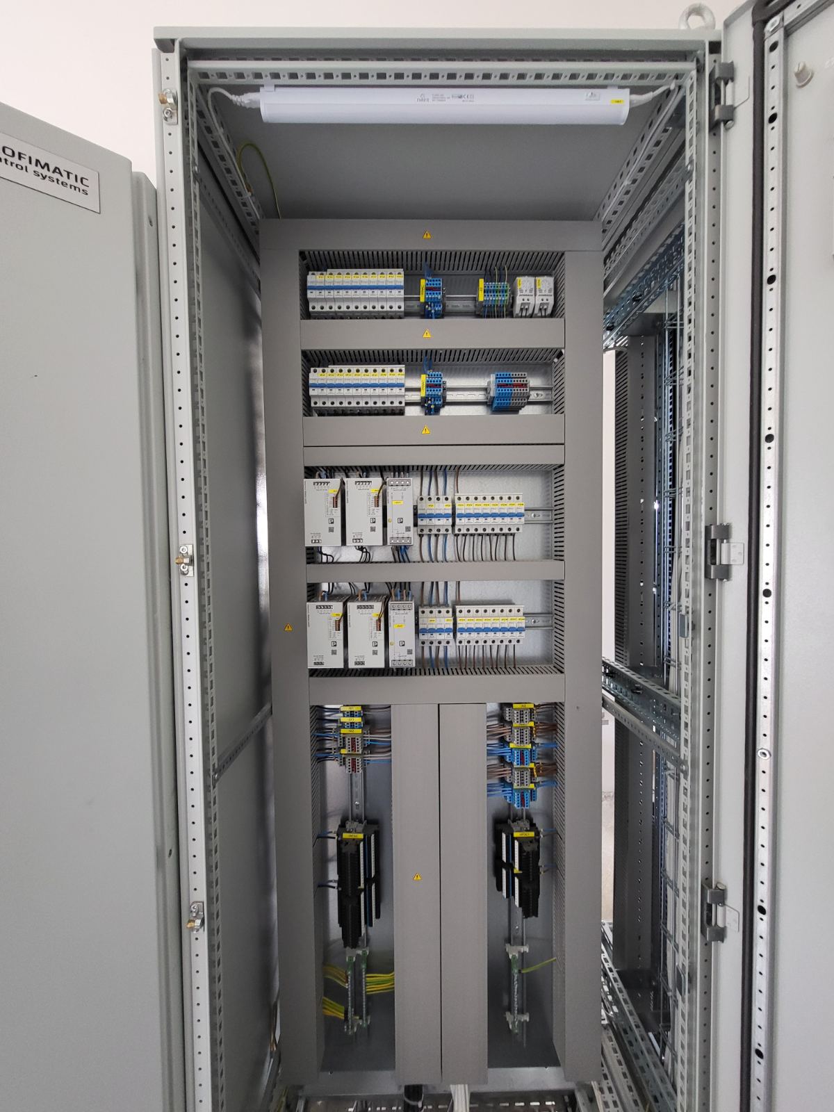 DCS-Überwachungs- und Leitsystem in der neuen CMAP-Anlage in der Fabrik Elixir Prahovo