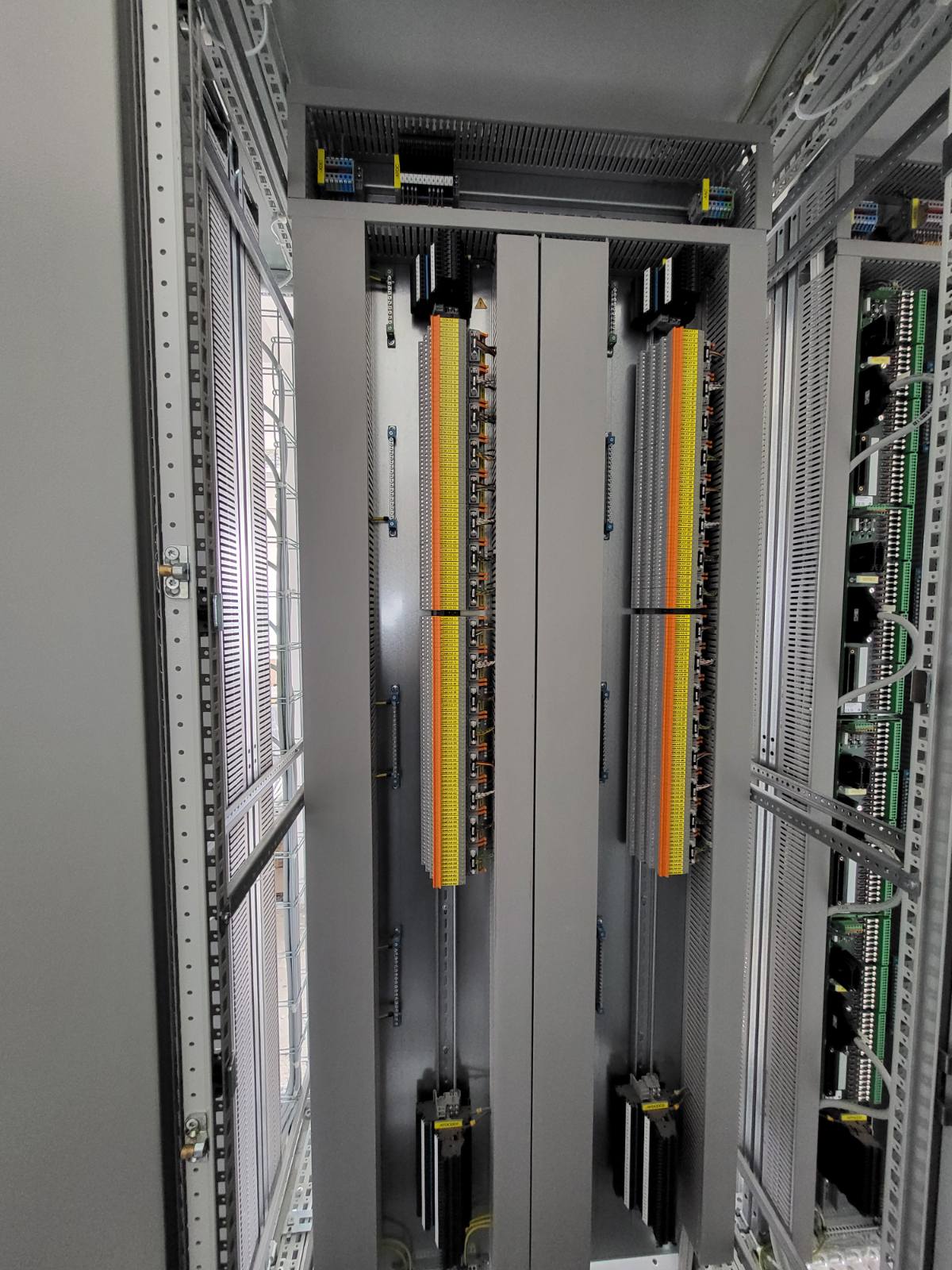 DCS-Überwachungs- und Leitsystem in der neuen CMAP-Anlage in der Fabrik Elixir Prahovo
