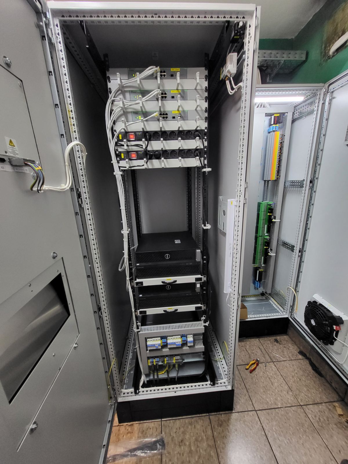 DCS-Überwachungs- und Leitsystem in der Energieanlage der Fabrik Elixir Prahovo