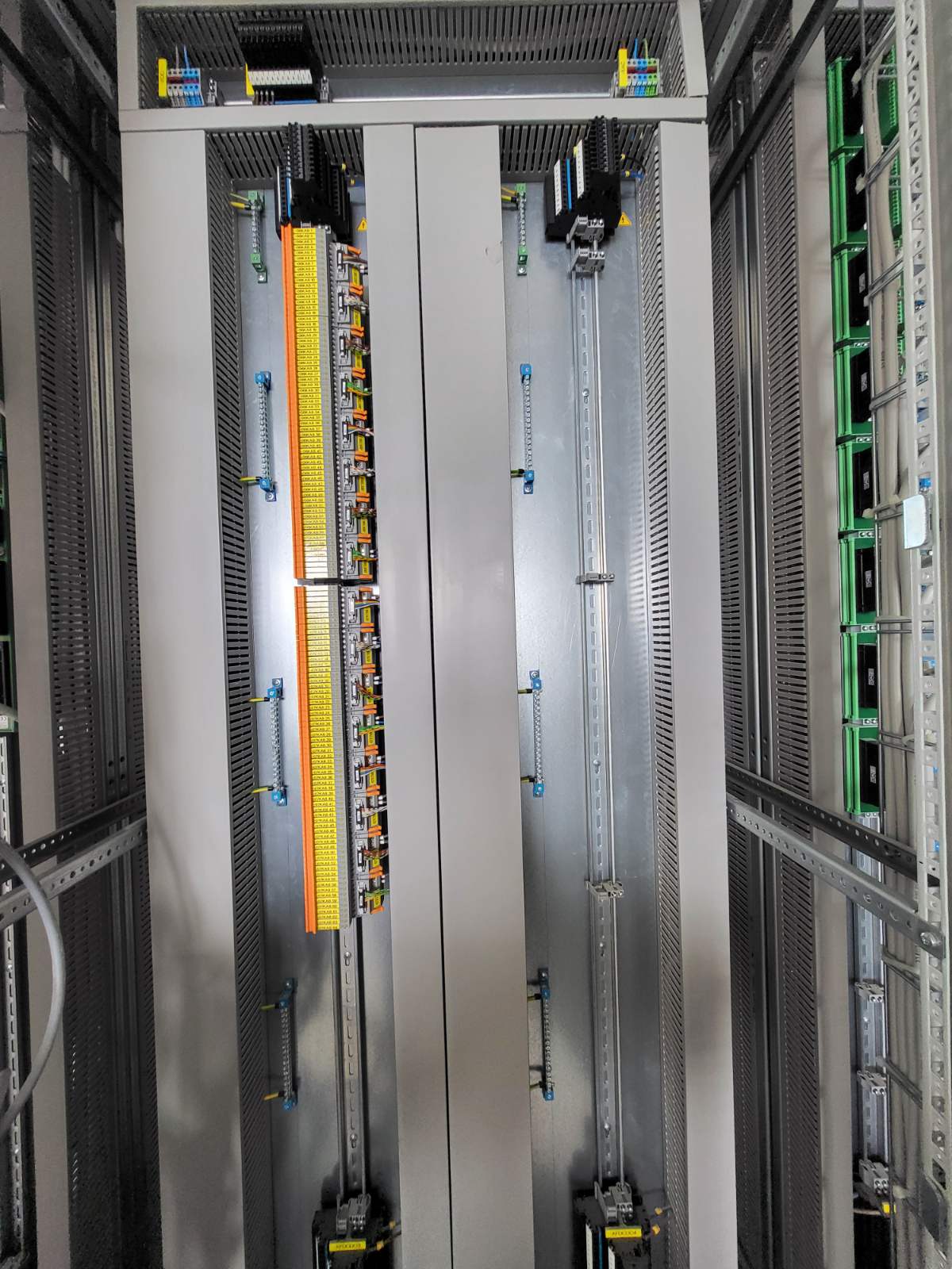 DCS-Überwachungs- und Leitsystem in der neuen CMAP-Anlage in der Fabrik Elixir Prahovo