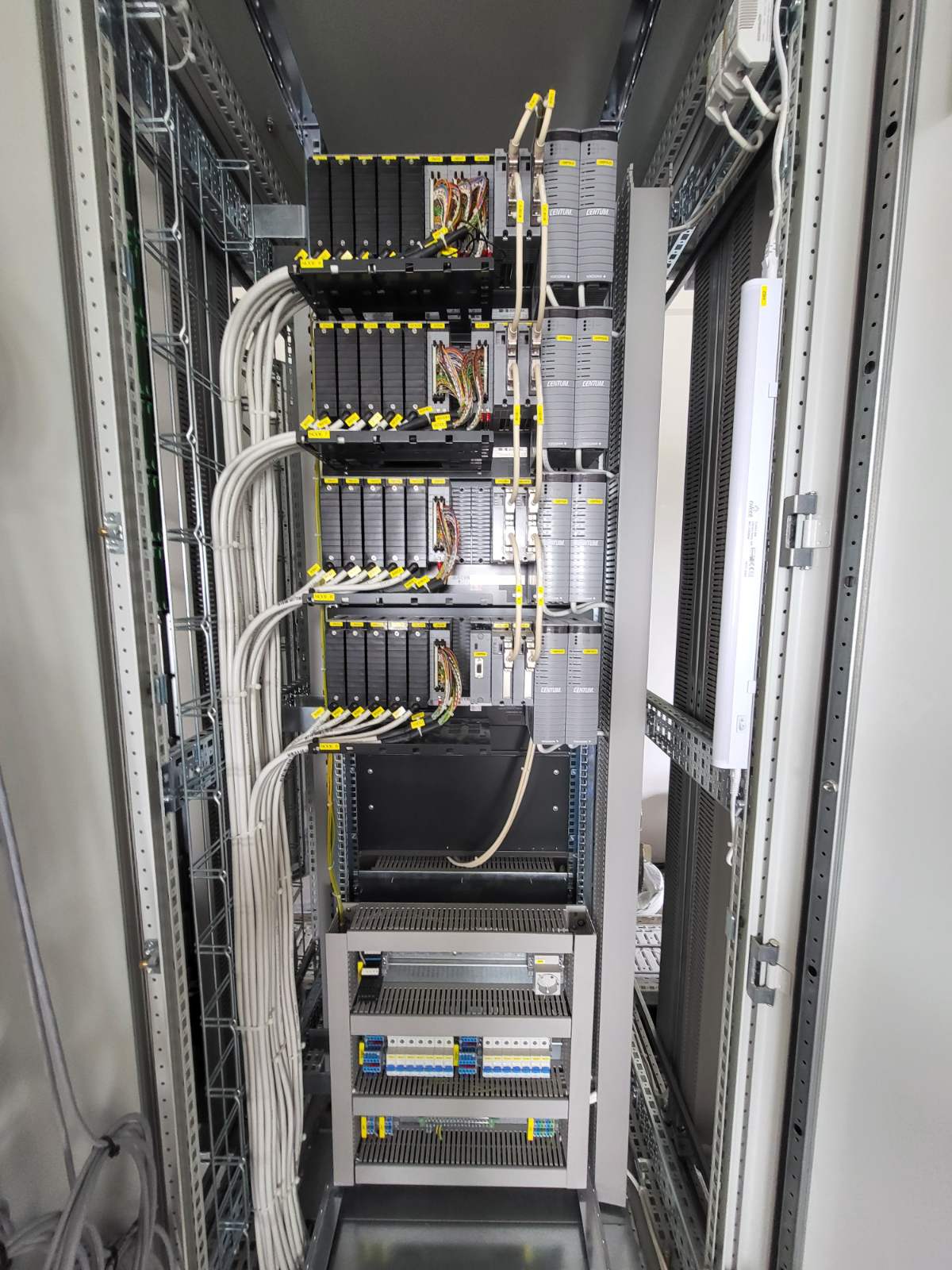 DCS-Überwachungs- und Leitsystem in der neuen CMAP-Anlage in der Fabrik Elixir Prahovo