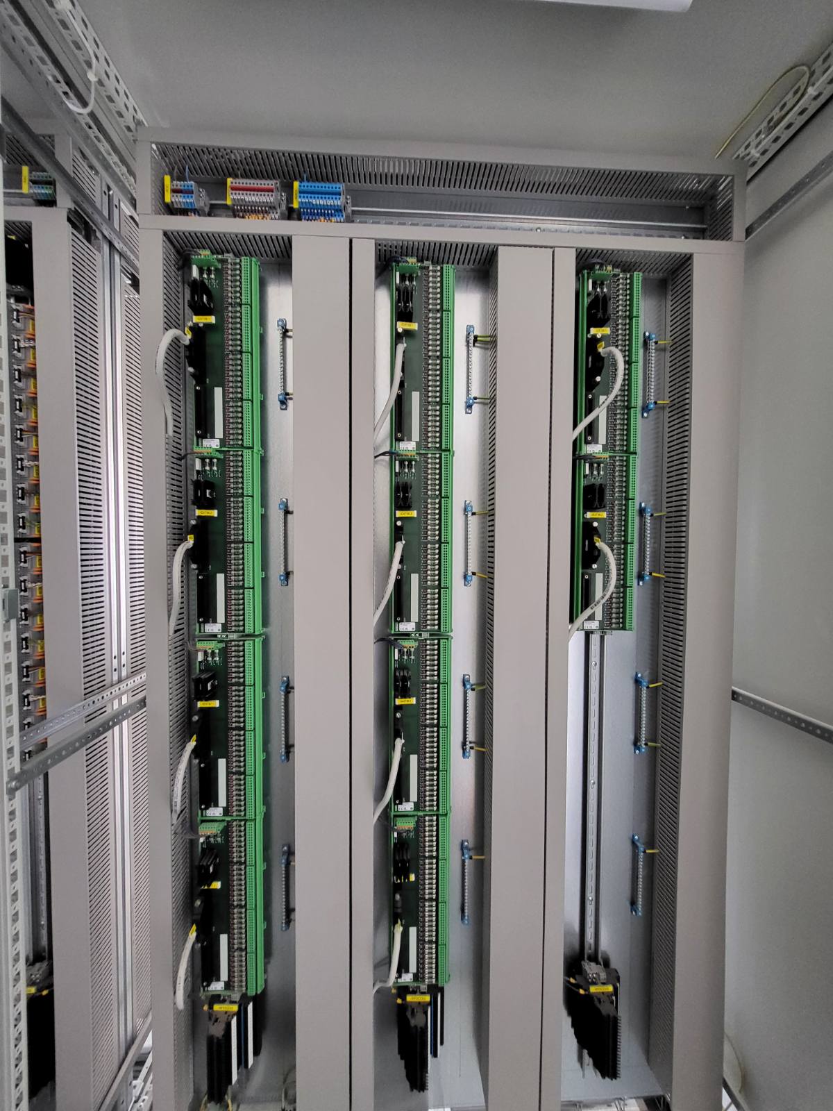 DCS-Überwachungs- und Leitsystem in der neuen CMAP-Anlage in der Fabrik Elixir Prahovo
