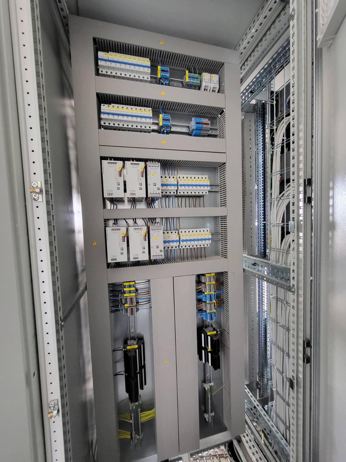 DCS-Überwachungs- und Leitsystem in der neuen CMAP-Anlage in der Fabrik Elixir Prahovo